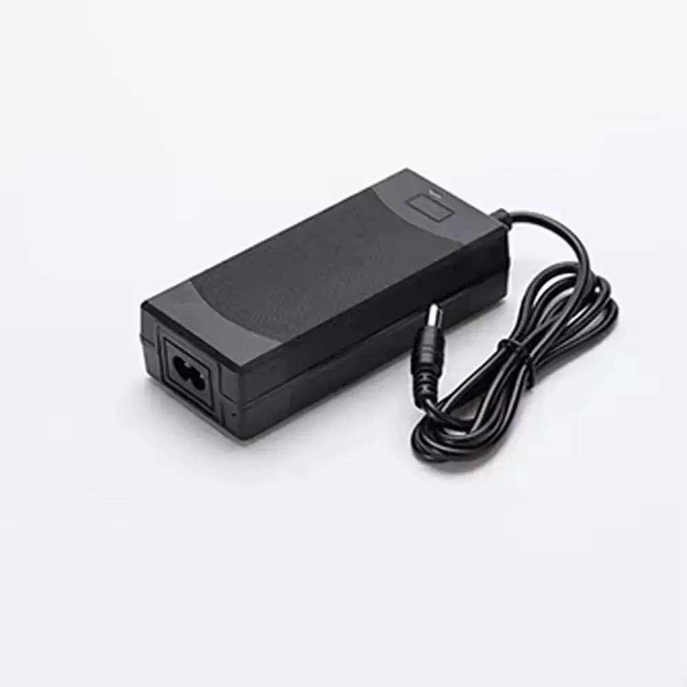 Automatická nabíjačka do auta 12V 24V
