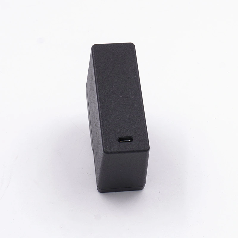 9V 3A vymeniteľný napájací adaptér s výstupom z portov USB C